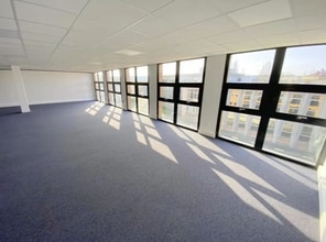 Office in Le Pecq for lease Interior Photo- Image 2 of 5