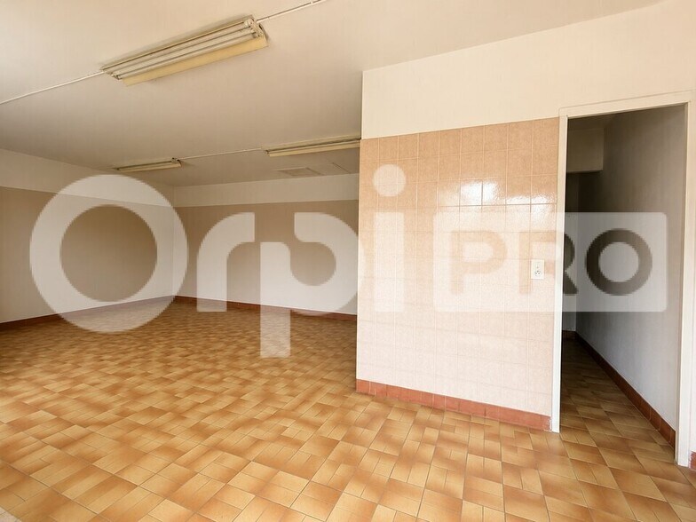 Flex in Morangis for sale - Interior Photo - Image 3 of 10