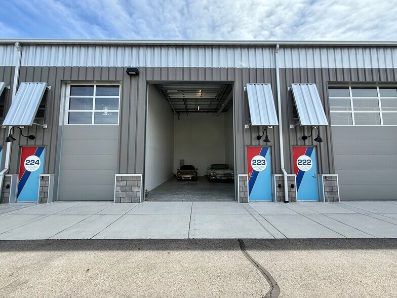 223 Chicane Ln, Pontiac, MI à vendre - Photo du bâtiment - Image 2 de 11