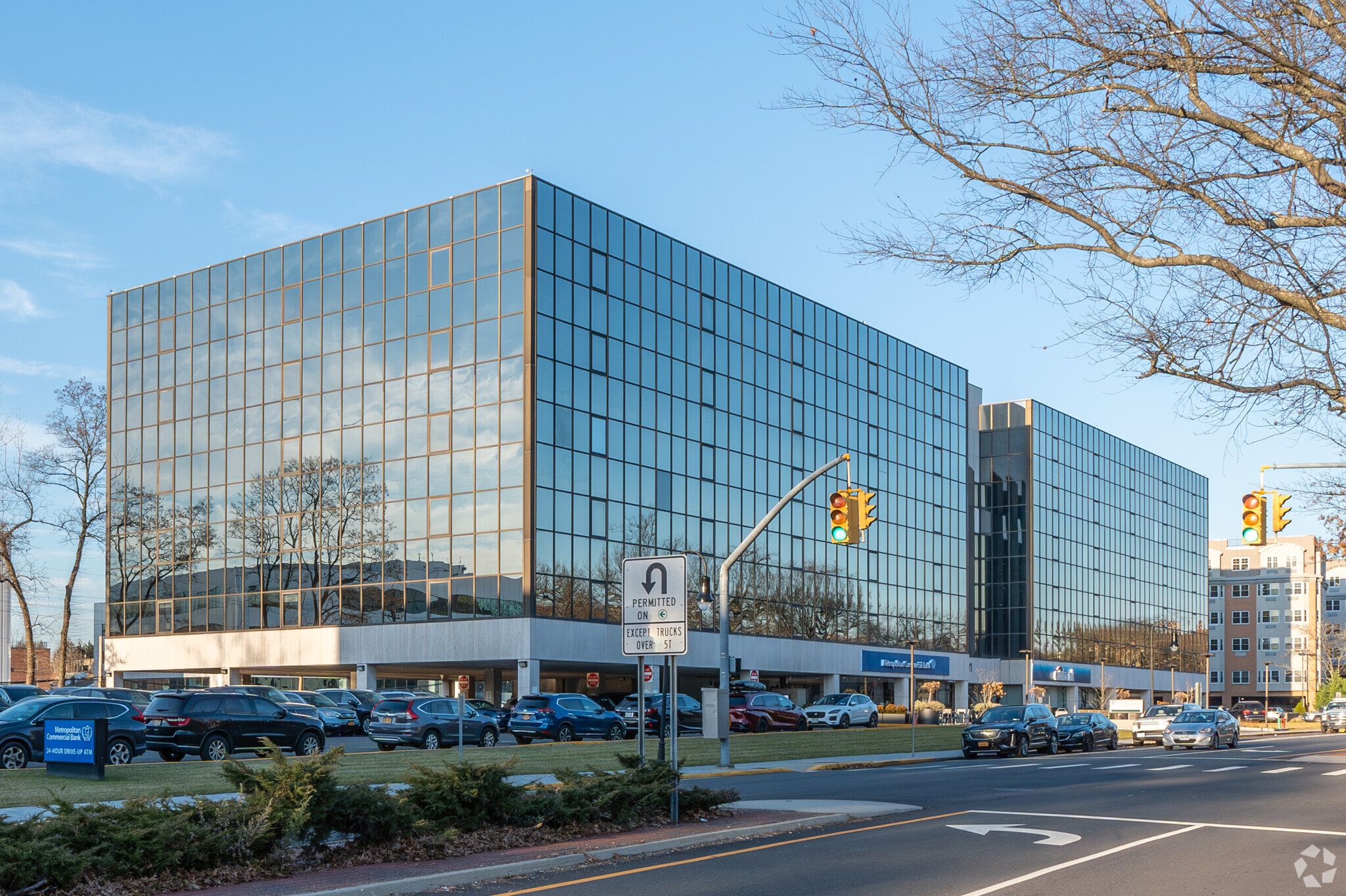111 Great Neck Rd, Great Neck, NY for lease Building Photo- Image 1 of 10