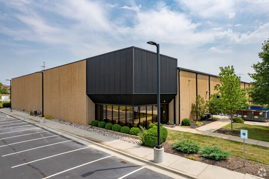 5 NE Victoria Dr, Lee's Summit, MO à vendre - Photo principale - Image 1 de 8