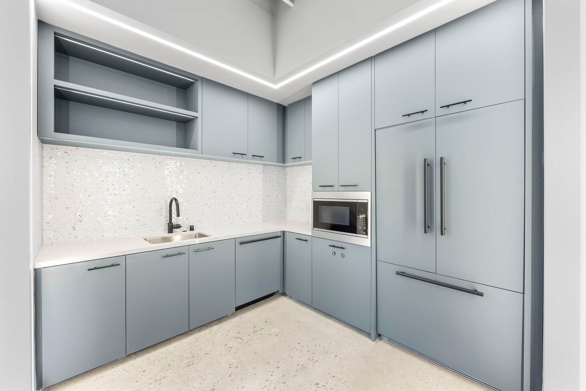 620 Newport Center Dr, Newport Beach, CA for lease Interior Photo- Image 1 of 7