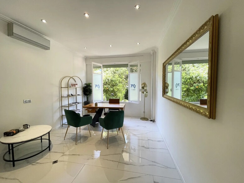 Office in Nice for sale - Interior Photo - Image 1 of 8