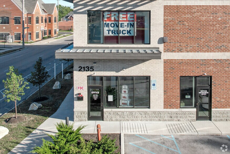 2135 N Illinois St, Indianapolis, IN à louer - Photo du bâtiment - Image 2 de 4