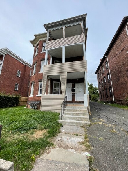 29 Connecticut Multifamily Portfolio portfolio of 2 properties for sale on LoopNet.ca - Primary Photo - Image 1 of 6