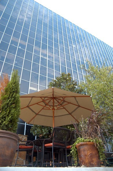 1501 N University Ave, Little Rock, AR à louer - Photo du bâtiment - Image 3 de 7