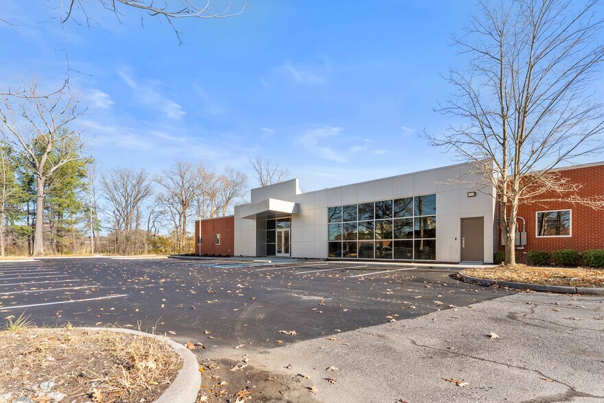 4420 Expressway Dr, Virginia Beach, VA à louer - Photo du bâtiment - Image 3 de 6