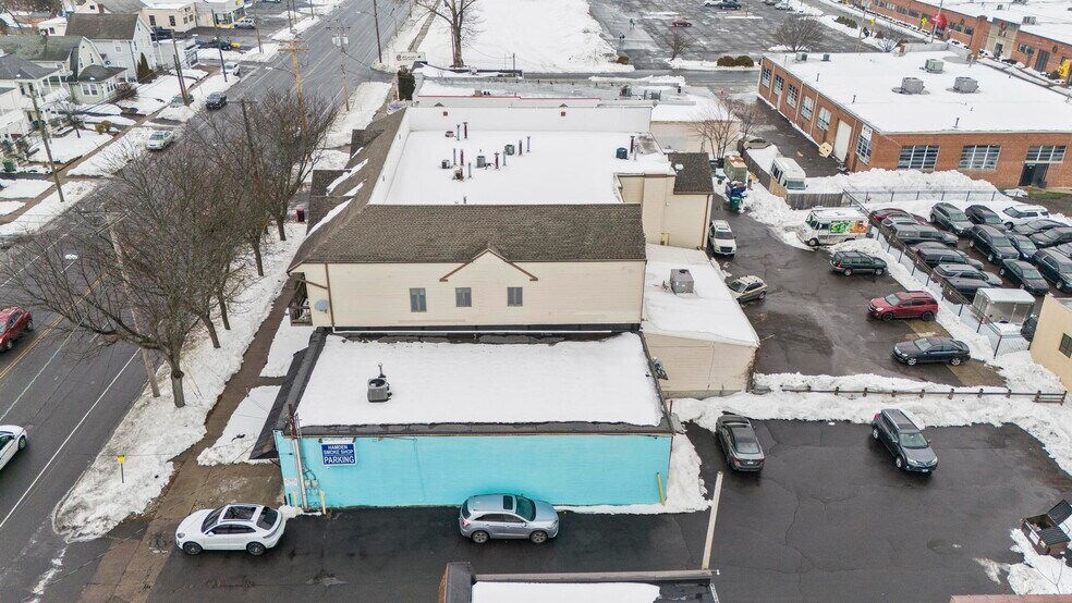 1529 Dixwell Ave, Hamden, CT à vendre - Photo du bâtiment - Image 3 de 17