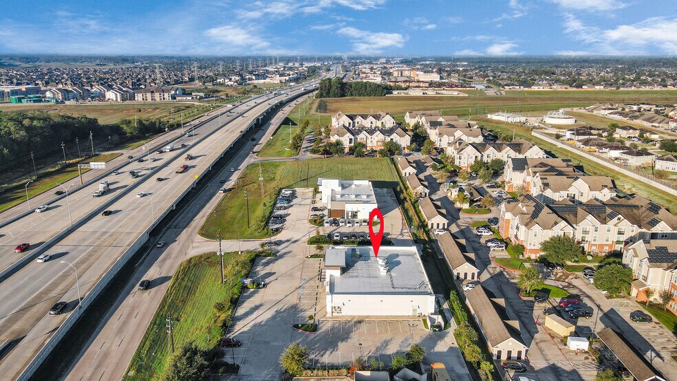 10423 N Sam Houston Pky E, Humble, TX à louer - Photo du bâtiment - Image 3 de 13