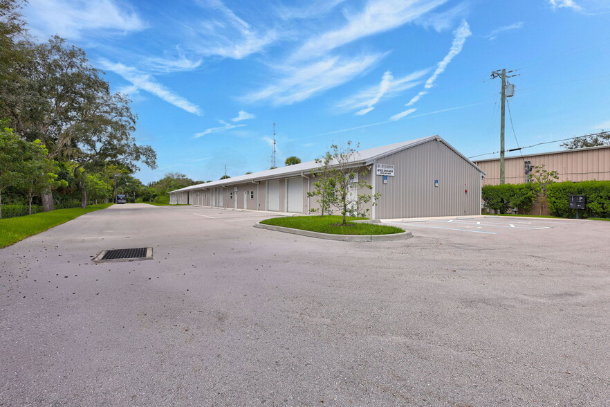 3801-3815 Oleander Ave, Fort Pierce, FL for lease - Building Photo - Image 2 of 23