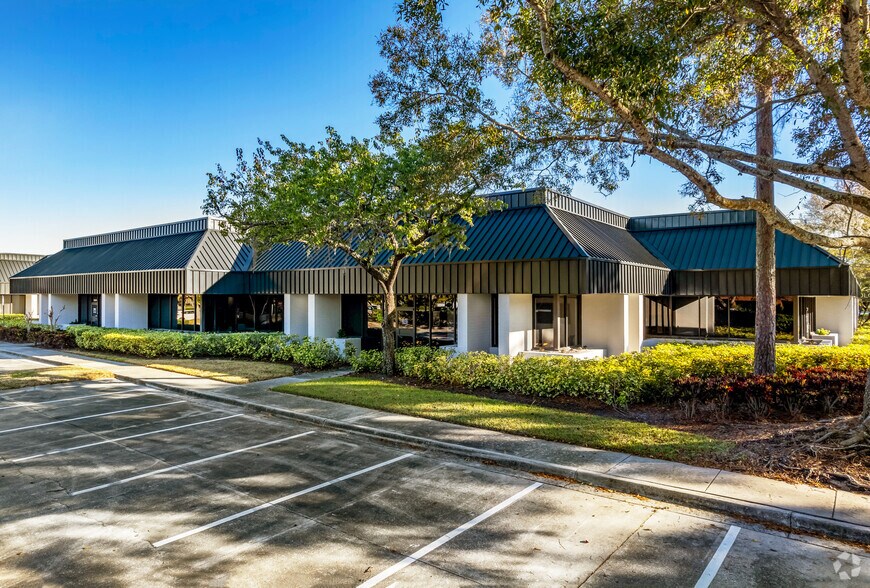 5540-5564 Rio Vista Dr, Clearwater, FL for sale - Building Photo - Image 2 of 8