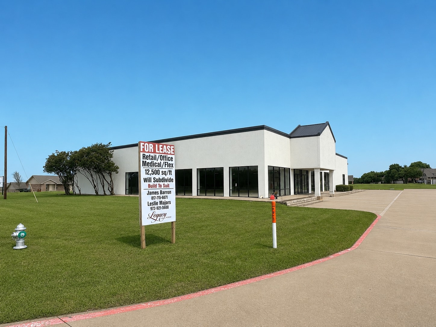2400 W Ennis Ave, Ennis, TX à louer Photo du bâtiment- Image 1 de 7