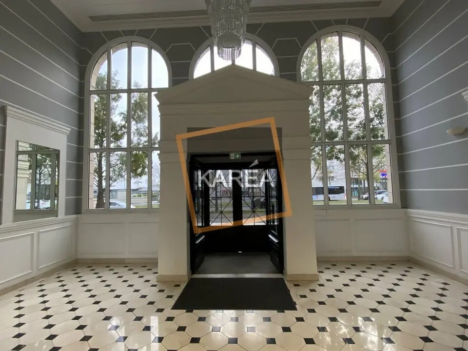 Office in Chessy for lease Interior Photo- Image 1 of 2