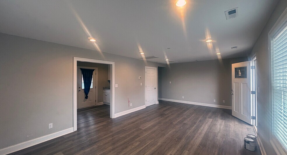 1228 Carolina Rd, Suffolk, VA à louer - Photo du bâtiment - Image 2 de 6