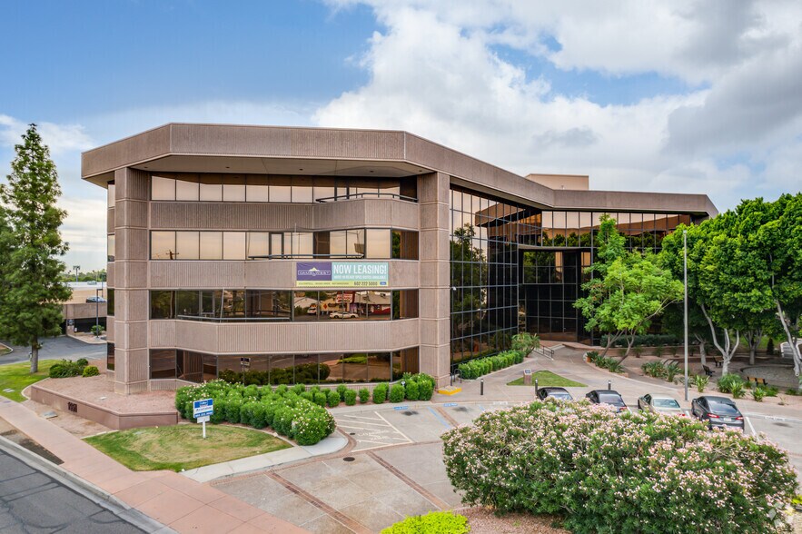 2001 W Camelback Rd, Phoenix, AZ à louer - Photo du bâtiment - Image 2 de 6