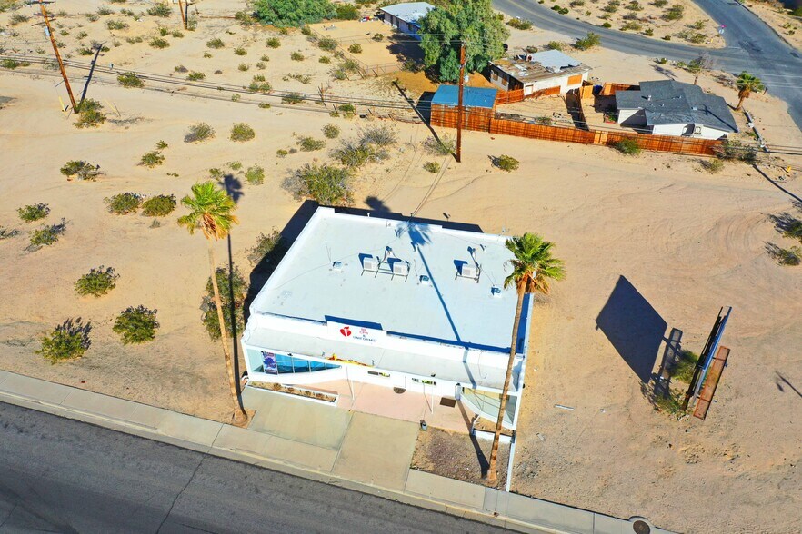 5823 Adobe Rd, Twentynine Palms, CA à vendre - Photo du bâtiment - Image 3 de 10