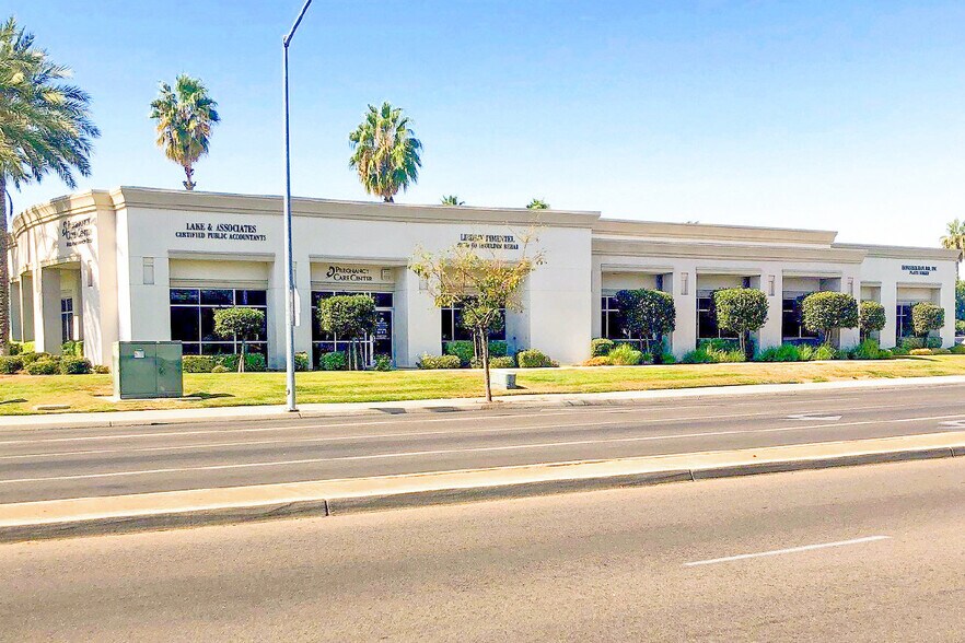 7005 N Maple Ave, Fresno, CA for lease - Primary Photo - Image 1 of 2