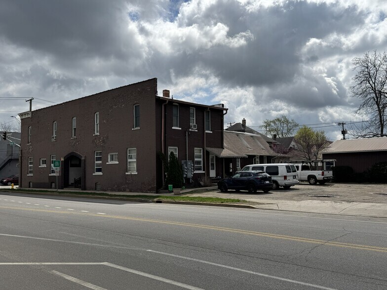 701 W Beardsley Ave, Elkhart, IN à vendre - Photo du bâtiment - Image 2 de 3