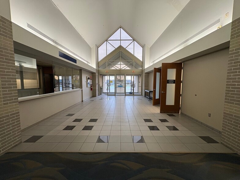 1250 S Creasy Ln, Lafayette, IN à vendre - Photo principale - Image 1 de 22