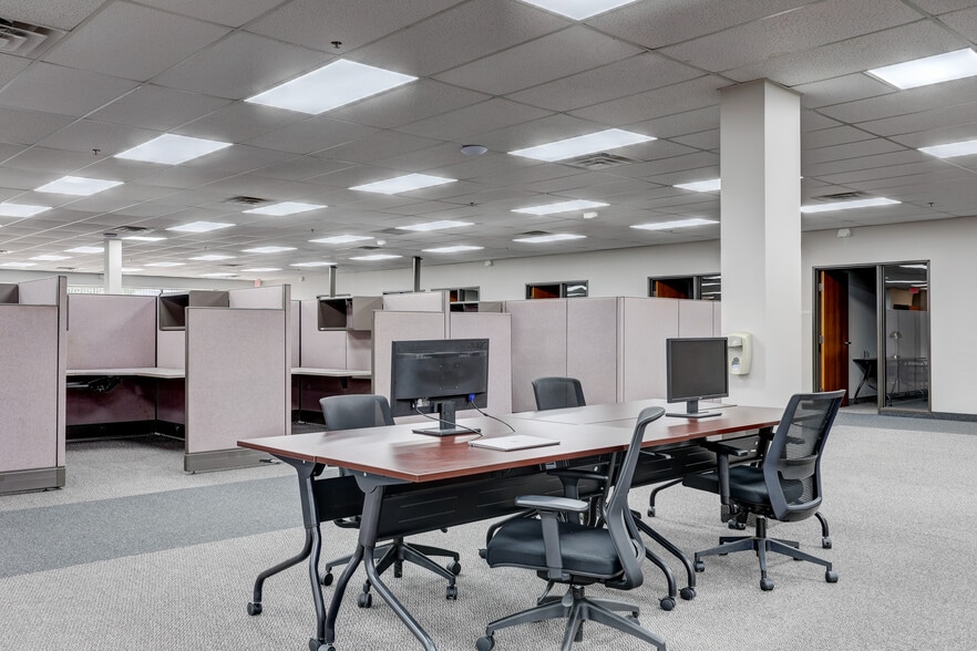 4750 Venture Dr, Ann Arbor, MI for lease - Building Photo - Image 3 of 18