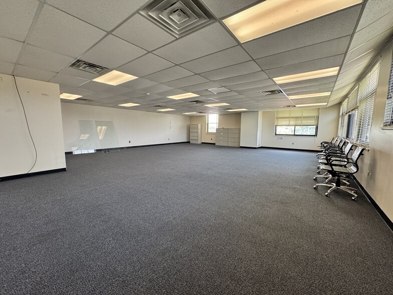 1980-1990 Pawtucket Ave, East Providence, RI for lease - Building Photo - Image 2 of 9