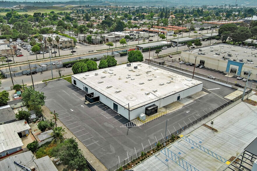 12740 San Fernando Rd, Sylmar, CA à louer - Photo du bâtiment - Image 2 de 16
