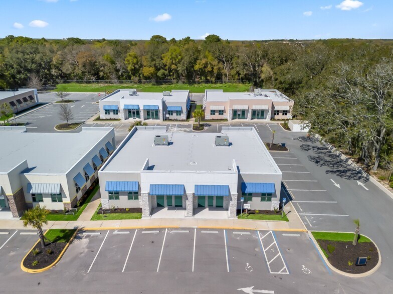 871-801 Highway 466, Lady Lake, FL à louer - Photo du bâtiment - Image 2 de 49