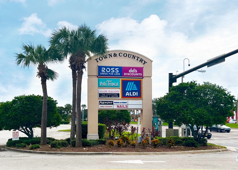 1012-1038 Buenaventura Blvd, Kissimmee, FL for lease - Building Photo - Image 3 of 6