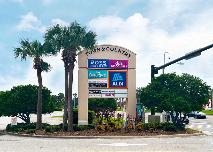 1012-1038 Buenaventura Blvd, Kissimmee, FL à louer - Photo du bâtiment - Image 3 de 6