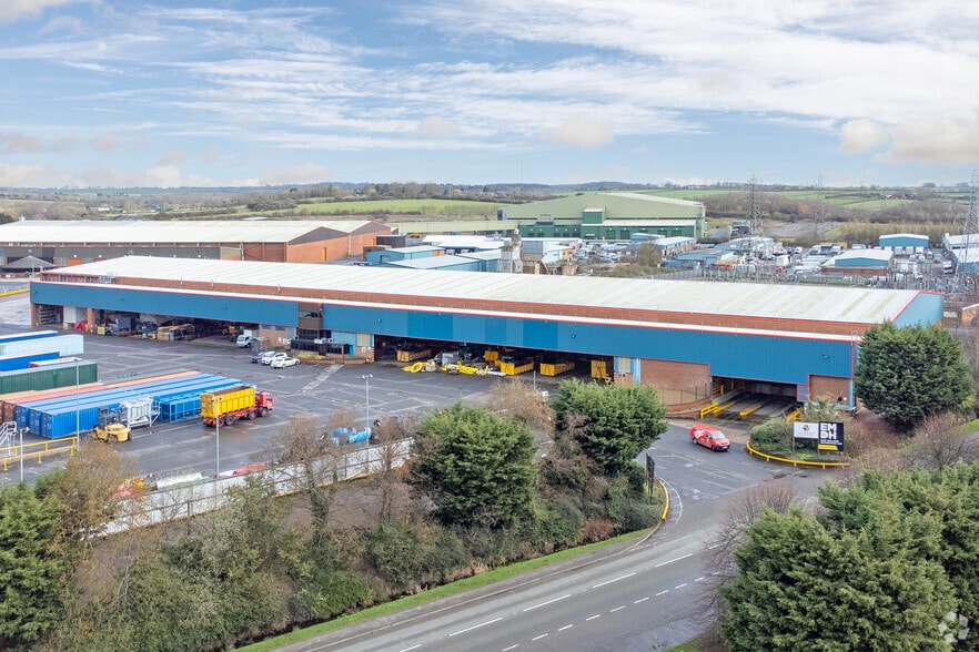 East Midland Distribution Hub portfolio of 3 properties for sale on LoopNet.ca - Primary Photo - Image 2 of 3