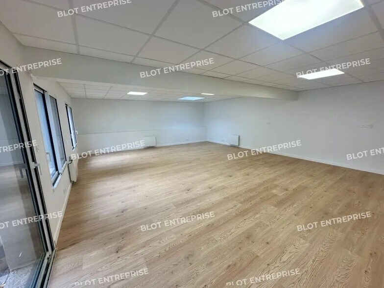 Office in Rennes for lease - Interior Photo - Image 2 of 4
