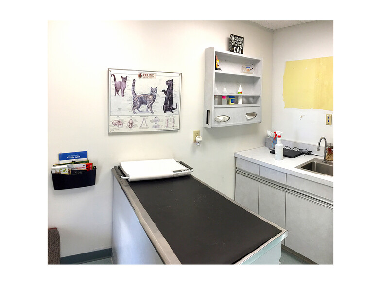 Veterinary Clinics Portfolio For Sale portfolio of 3 properties for sale on LoopNet.ca - Building Photo - Image 3 of 8