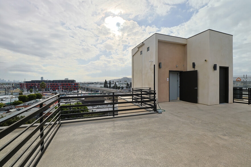 9005-9009 Exposition Blvd, Los Angeles, CA à louer - Photo du bâtiment - Image 2 de 9