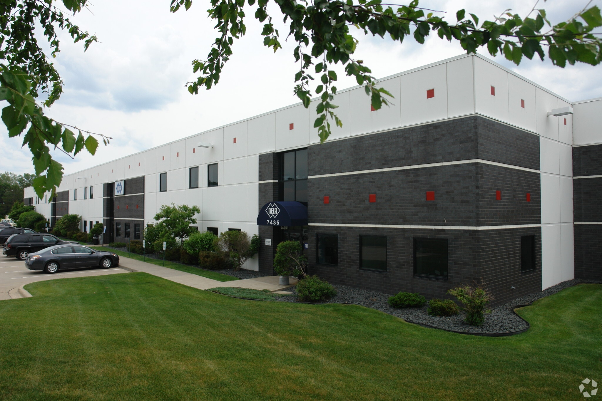 7433-7447 4th St N, Oakdale, MN for lease Building Photo- Image 1 of 7