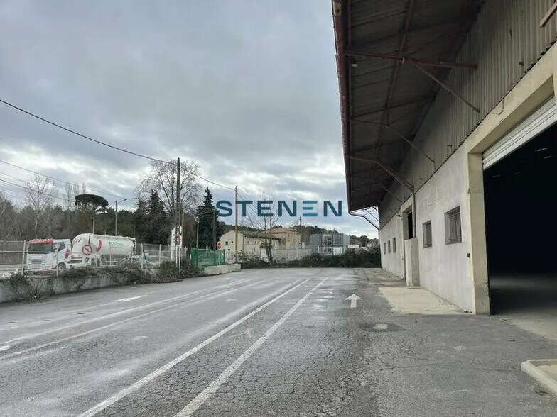 Industrial in Bouc-Bel-Air for lease - Building Photo - Image 3 of 8