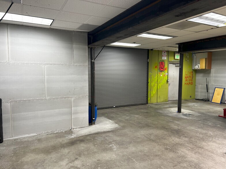 9680 Research Dr, Irvine, CA à vendre - Photo du bâtiment - Image 3 de 12