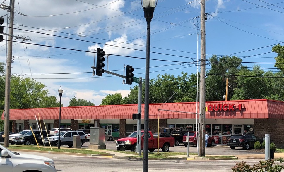 1 Midland Ave, Maryland Heights, MO for lease - Building Photo - Image 3 of 4