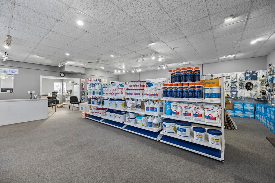 111 Angela Dr, King, NC à vendre - Photo du bâtiment - Image 2 de 9