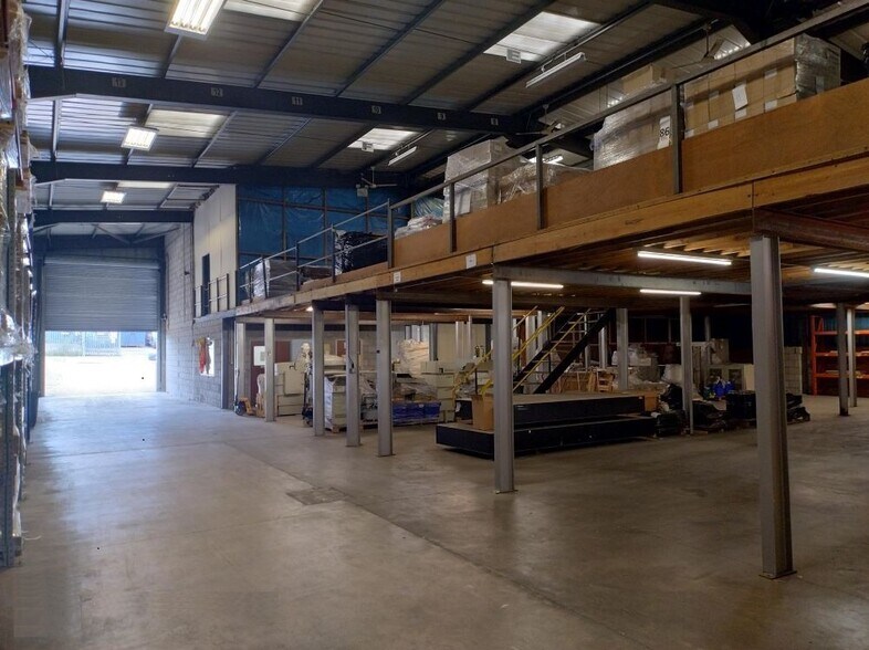 3 Crompton Rd, Stevenage à louer - Photo du bâtiment - Image 2 de 3