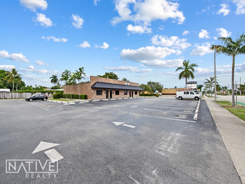 3451-3481 N Andrews Ave, Oakland Park, FL à louer - Photo du bâtiment - Image 3 de 27