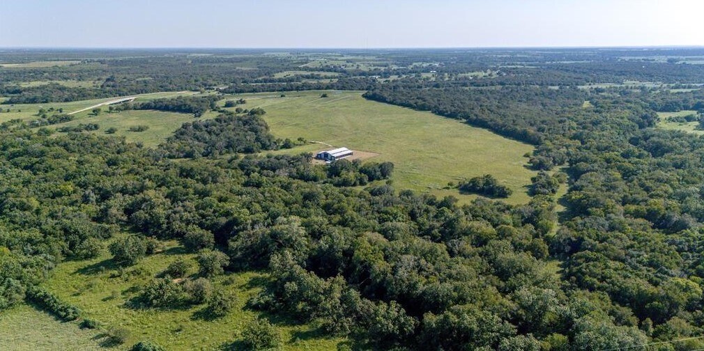6417 County Road 240, Waelder, TX à vendre Photo du bâtiment- Image 1 de 9