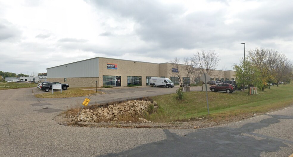 2510 Alpine Rd, Eau Claire, WI à vendre - Photo du bâtiment - Image 2 de 11