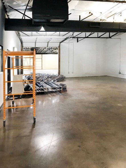 2007 Farrington St, Dallas, TX for lease - Building Photo - Image 2 of 8