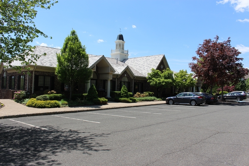 102-112 Town Center Dr, Warren, NJ for sale Primary Photo- Image 1 of 1