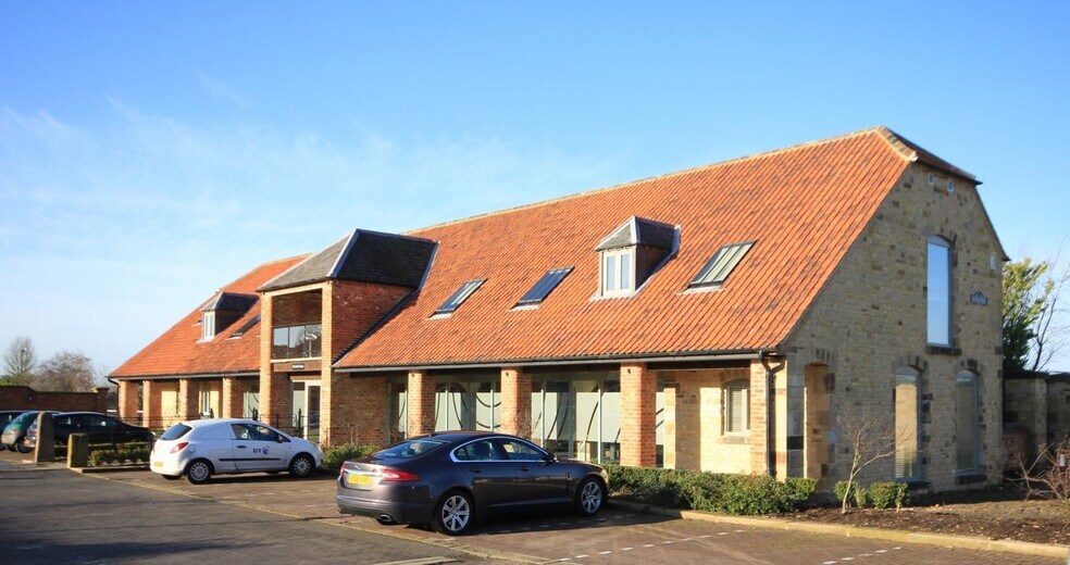 Alderton Rd, Paulerspury à louer - Photo du bâtiment - Image 2 de 7
