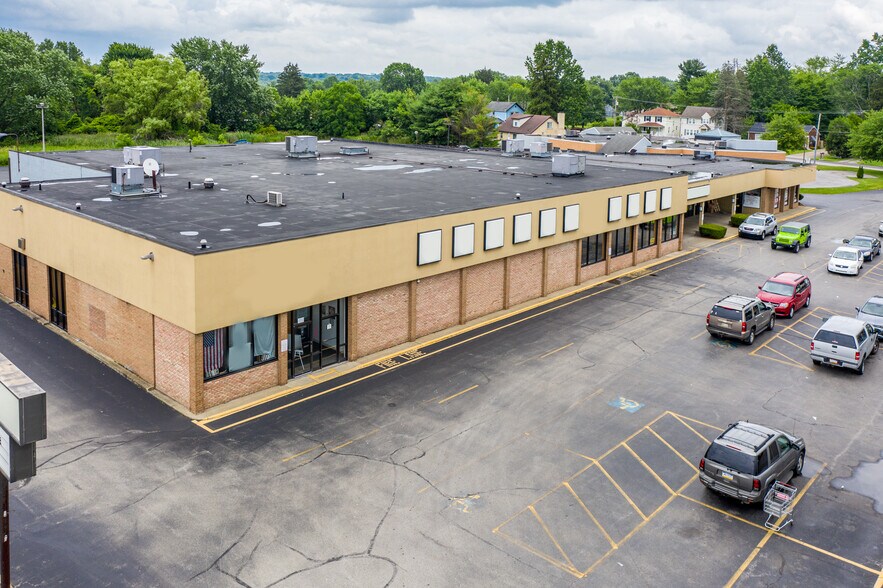 823-829 Sharon New Castle Rd, Farrell, PA à louer - Photo du bâtiment - Image 3 de 12