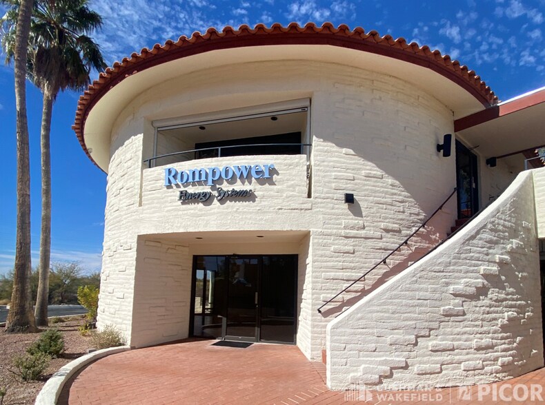 6262 N Swan Rd, Tucson, AZ à louer - Photo du bâtiment - Image 2 de 5