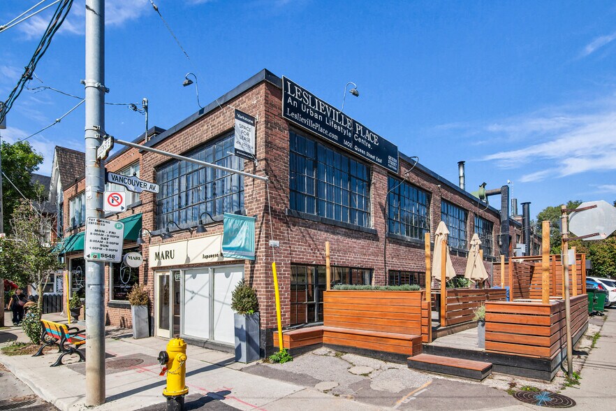 1402 Queen St E, Toronto, ON à louer - Photo du bâtiment - Image 2 de 3