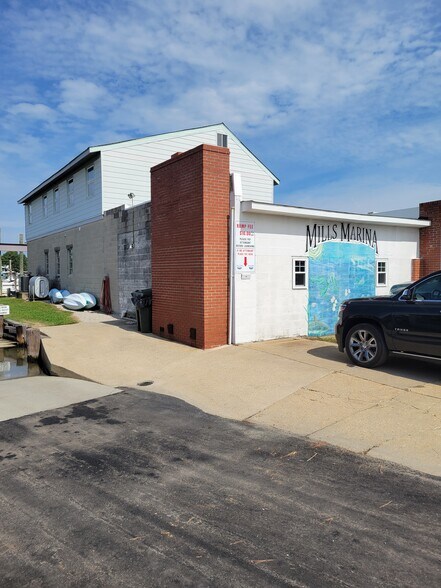 1742 Back Creek Rd, Seaford, VA à vendre - Photo du bâtiment - Image 3 de 12