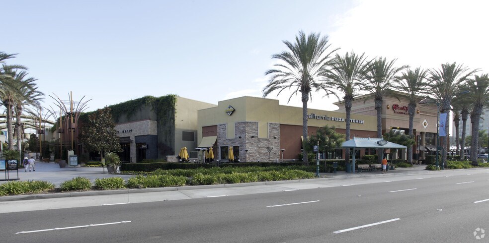 400 W Disney Way, Anaheim, CA à louer - Photo du bâtiment - Image 3 de 11
